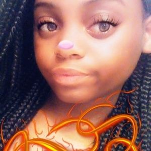 Meet your Posher, Alexis